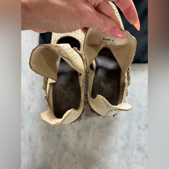 Freebird Blade Western Booties Cream Embossed Leather Size 9 - Picture 9 of 9